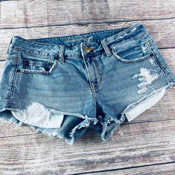 American Eagle sz10 light wash cut off shorts